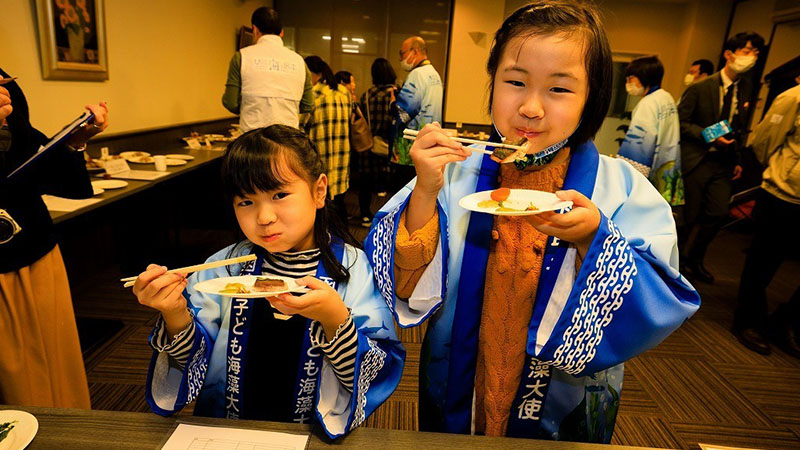 【子ども海藻アカデミー】郷土料理コンクールで審査員​