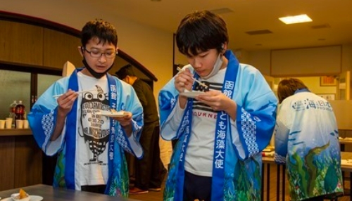 【子ども海藻アカデミー】ホソメコンブとブリを活用した料理コンクールで子どもたちが審査員​​​